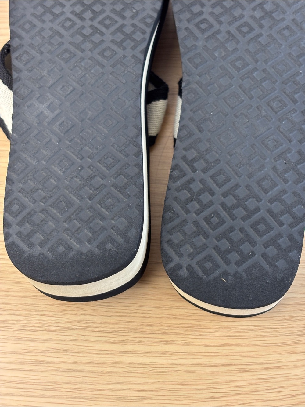 Tory Burch Frankie Wedge Flip Flop Black / Cream Sandals Woman’s 7.5 - Picture 9 of 9